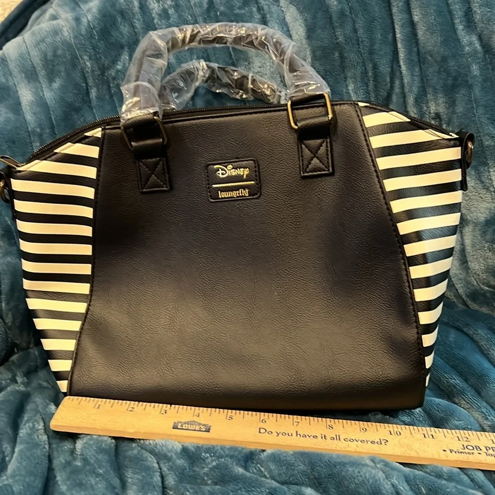 #16. Disney Loungefly Snow White Poison Apple Satchel NWT. - Picture 3 of 9